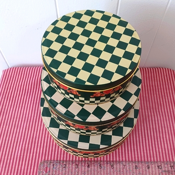 Checkered Bear Nesting Tins - Picture 3 of 6